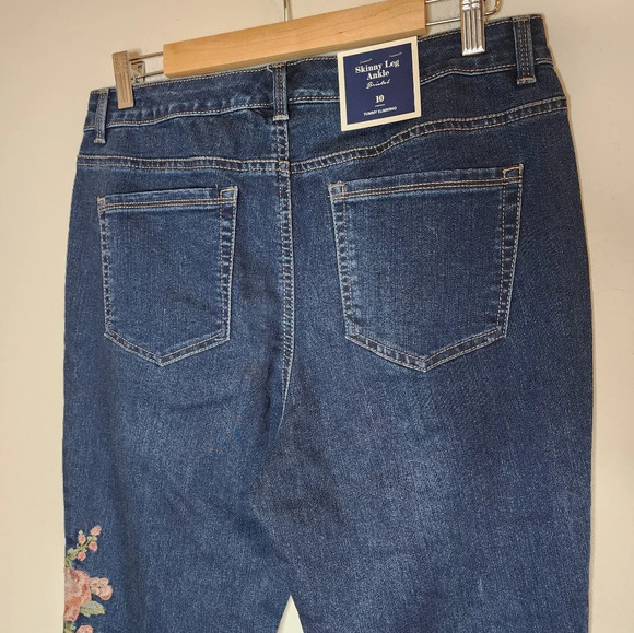 NWT Charter Club Floral Embroidered Bristol Ankle Jeans Tummy Slimming Size 10 - Picture 15 of 16